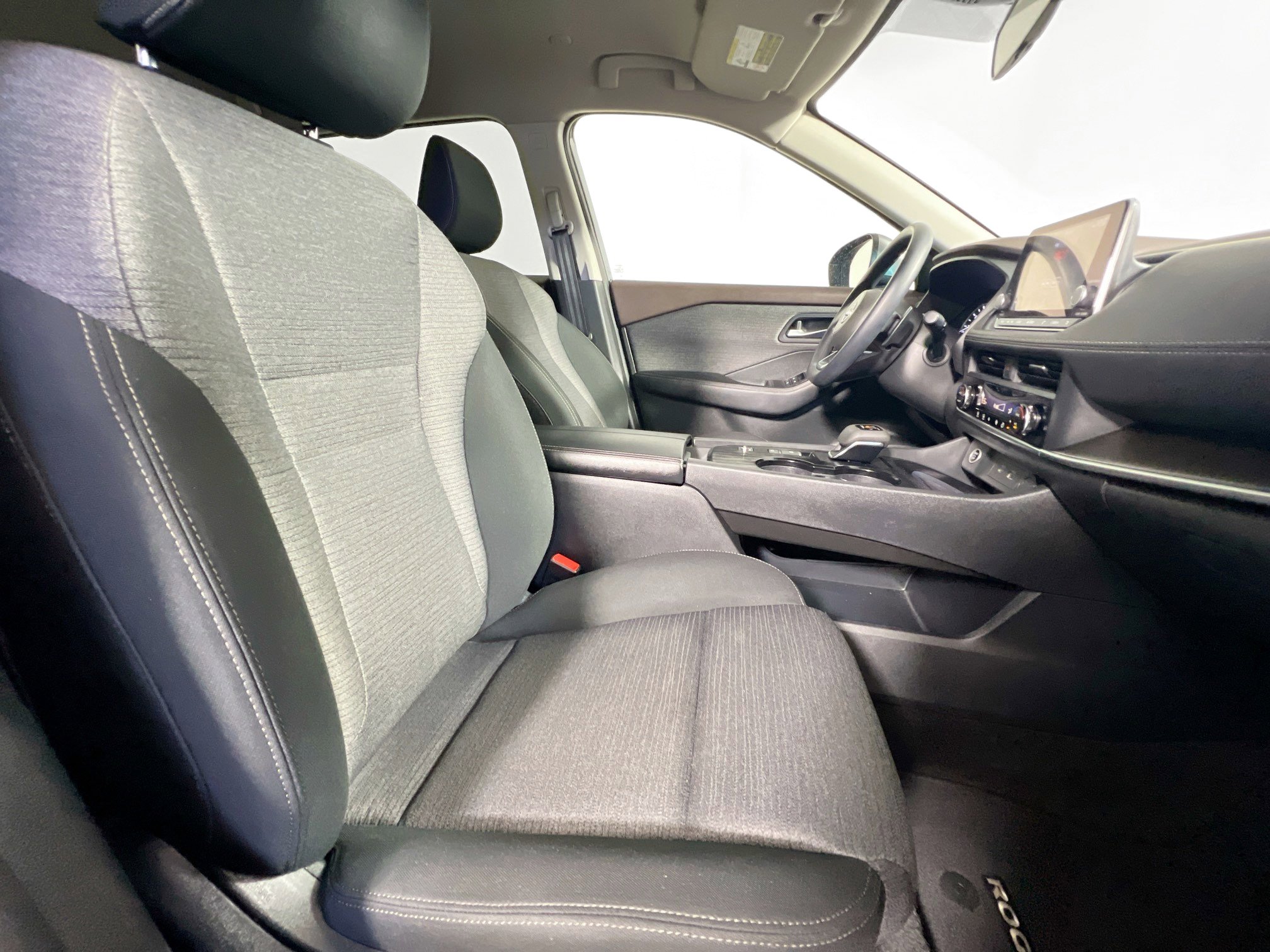 Used 2023 Nissan Rogue SV FWD image 31
