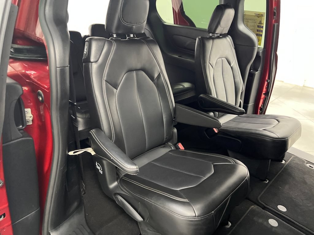 Used 2025 Chrysler Pacifica Select FWD image 29