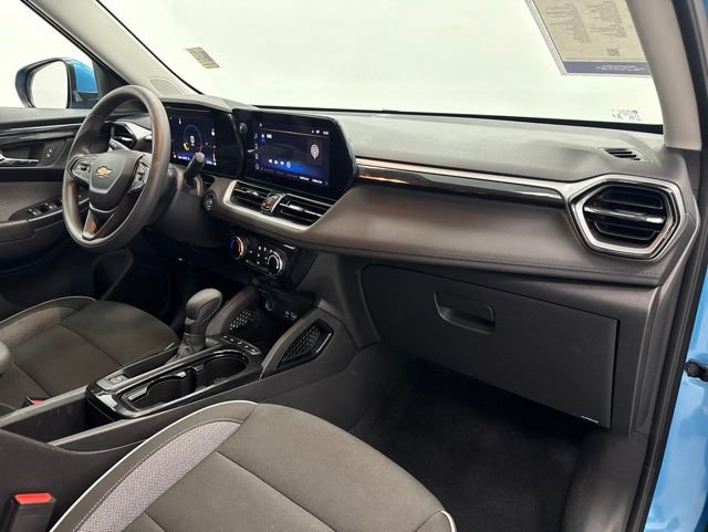 Used 2025 Chevrolet TrailBlazer LT AWD/4WD image 27