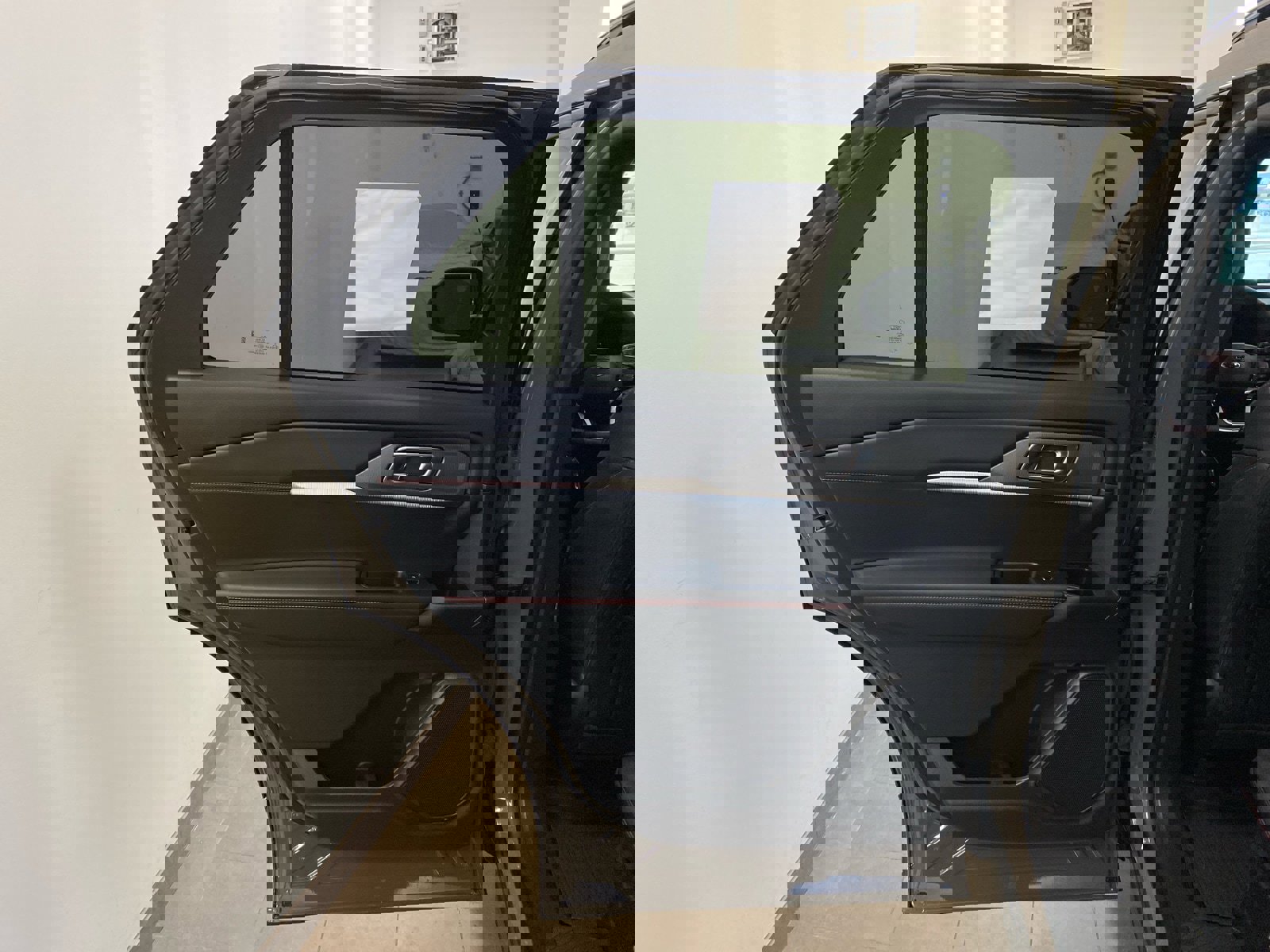 New 2026 Ford Explorer ST-Line w/ ST-Line Street Pack image 8