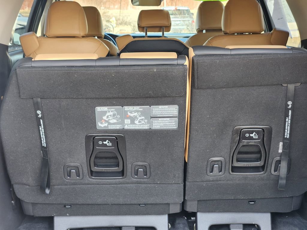 Certified 2024 Kia Carnival LX image 15