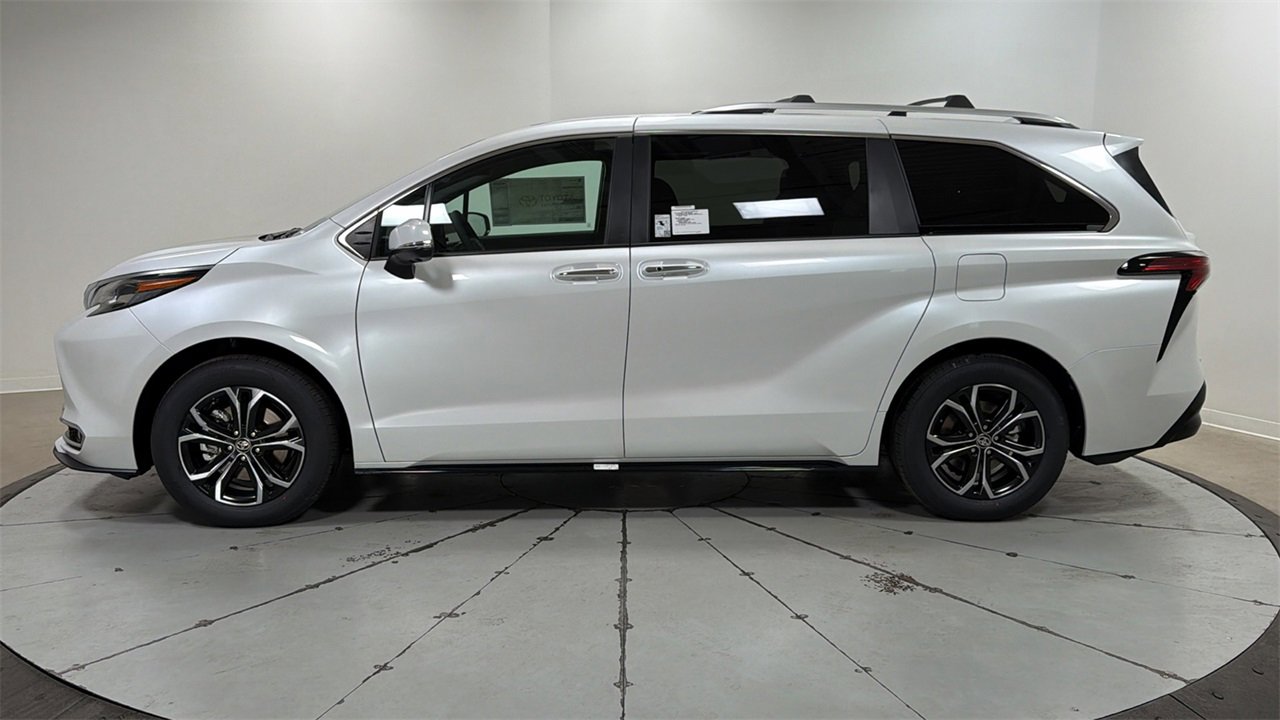 New 2026 Toyota Sienna Platinum image 8