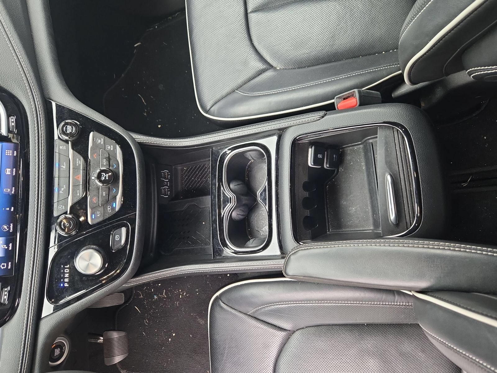 Used 2025 Chrysler Pacifica Limited FWD image 18