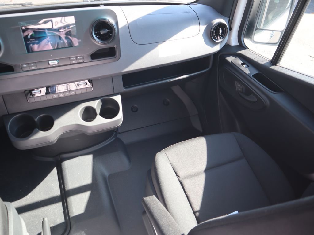 Used 2024 Mercedes-Benz Sprinter 2500 image 15