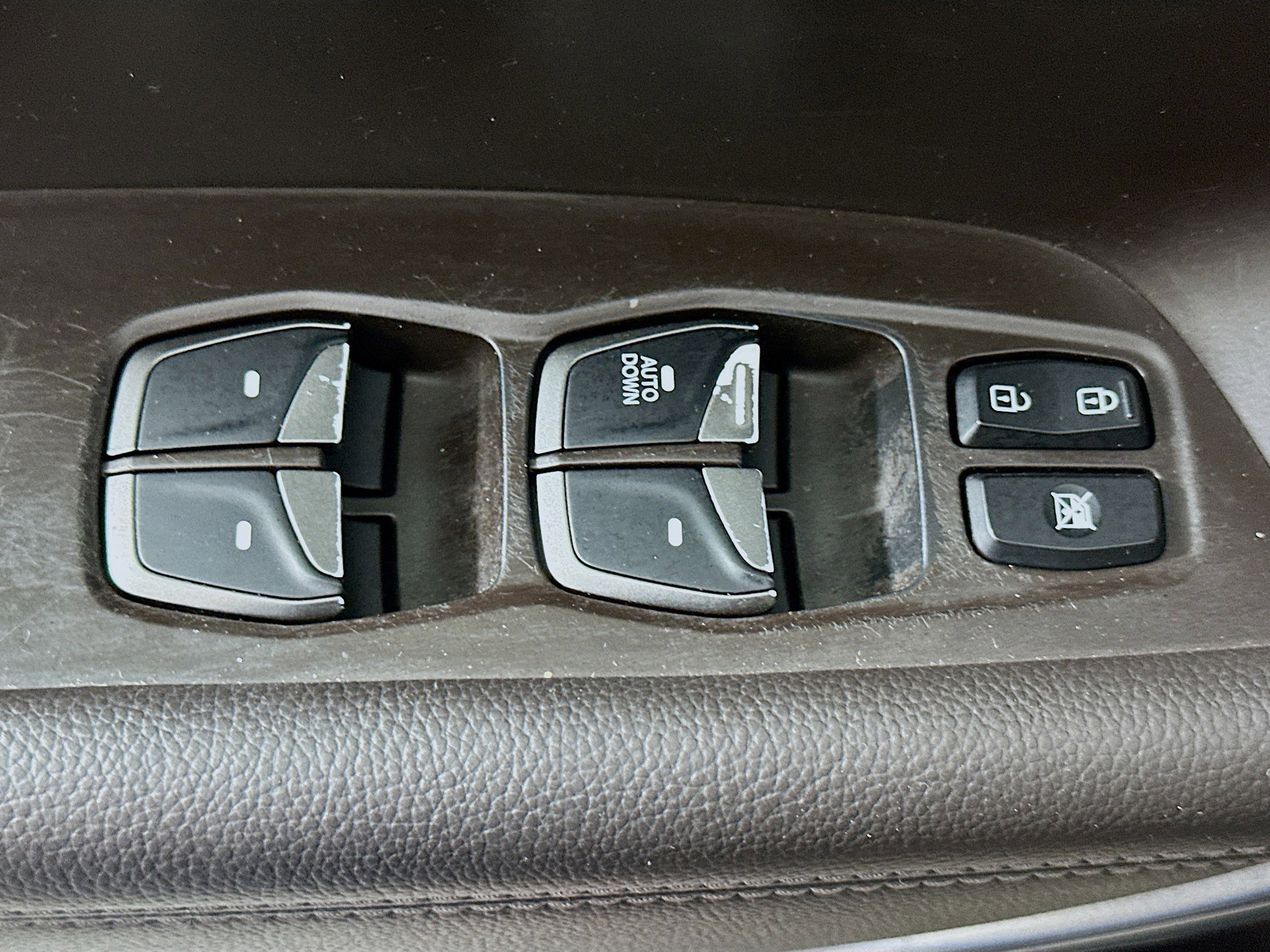 Used 2018 Hyundai Santa Fe Sport w/ Cargo Package FWD image 15