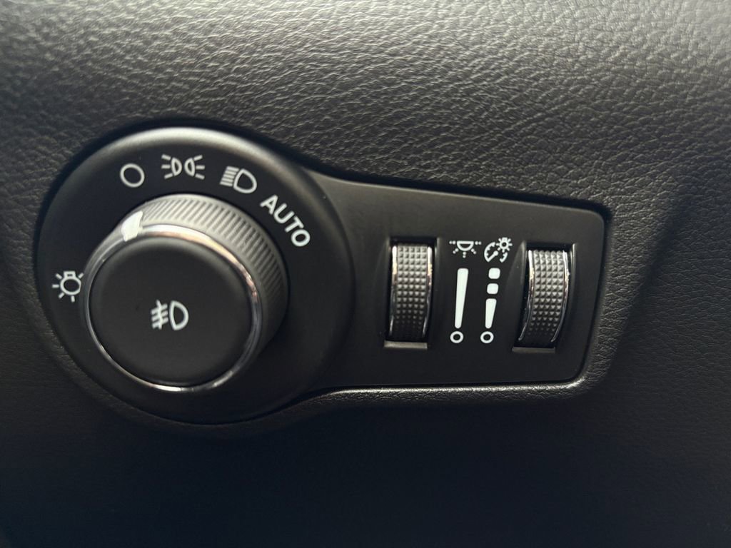 New 2026 Jeep Compass Latitude image 3