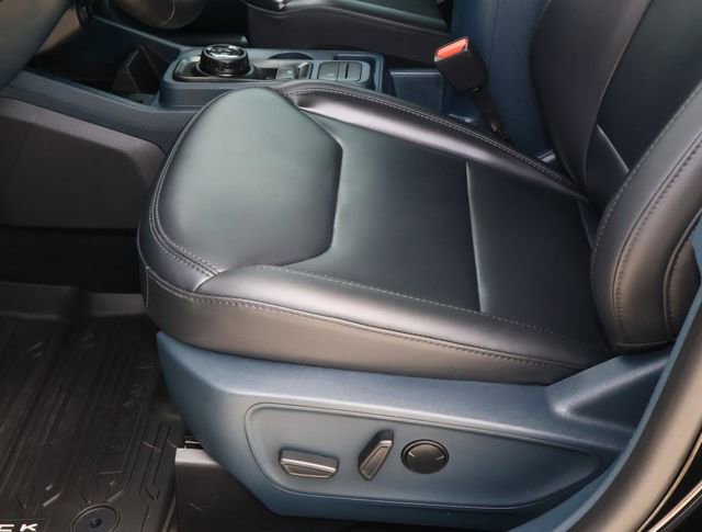 Used 2025 Ford Maverick Lariat w/ Black Appearance Package image 16