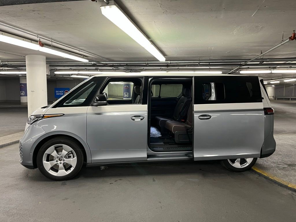 New 2025 Volkswagen ID. Buzz Pro S Plus image 34