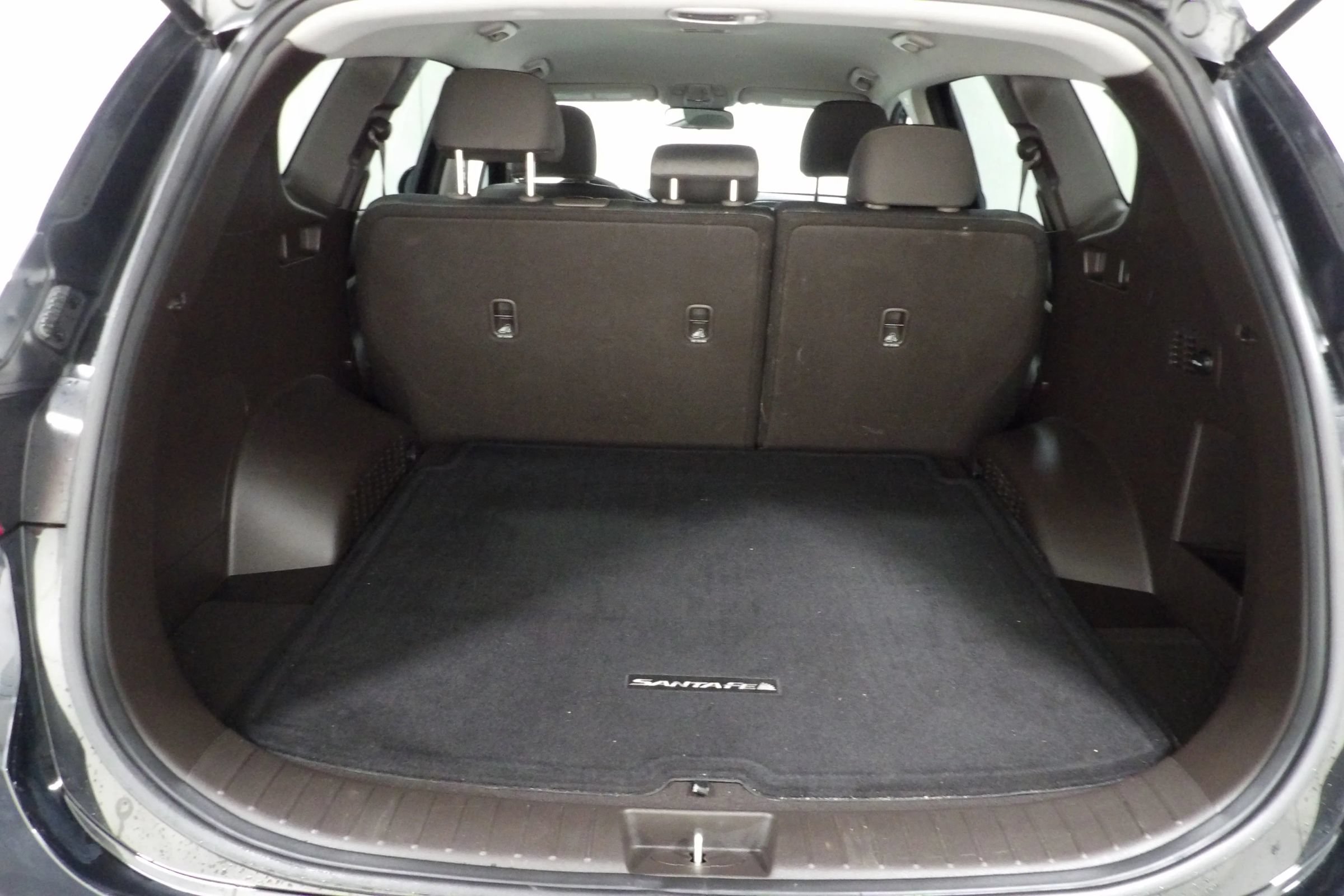 Used 2019 Hyundai Santa Fe SE w/ Cargo Package FWD image 8
