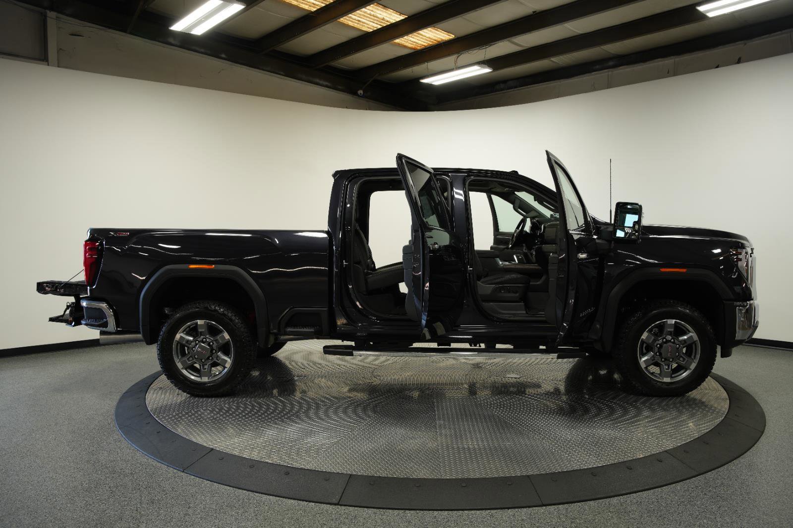 New 2025 GMC Sierra 2500 SLT w/ SLT Premium Package image 10