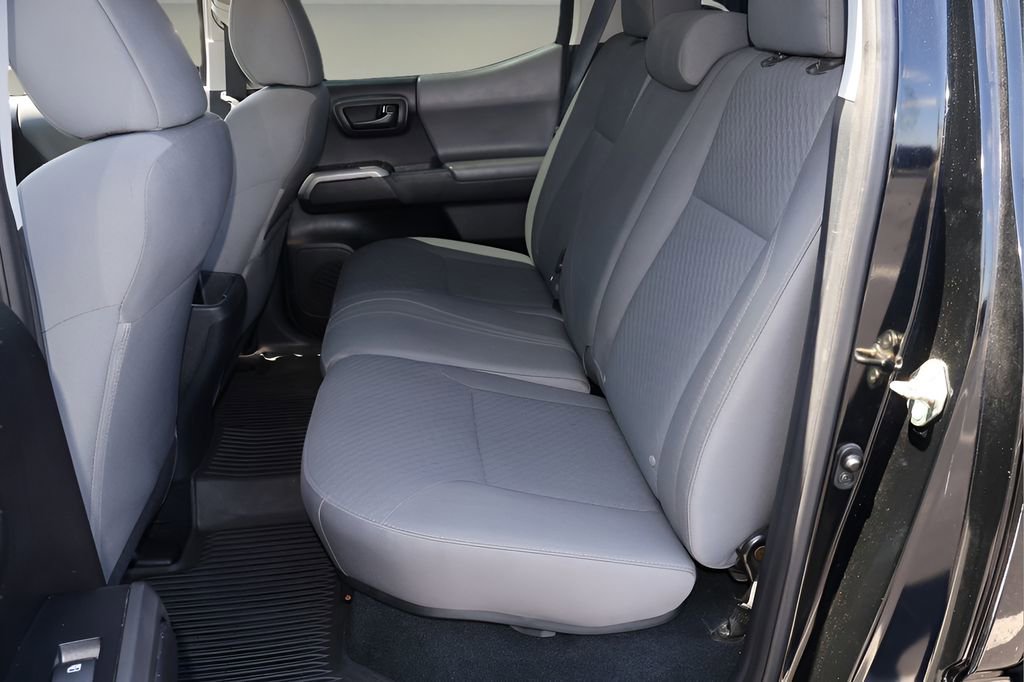Used 2020 Toyota Tacoma SR5 RWD image 12