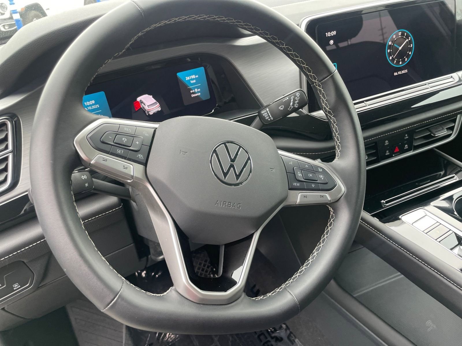 Used 2025 Volkswagen Atlas Cross Sport SE image 28