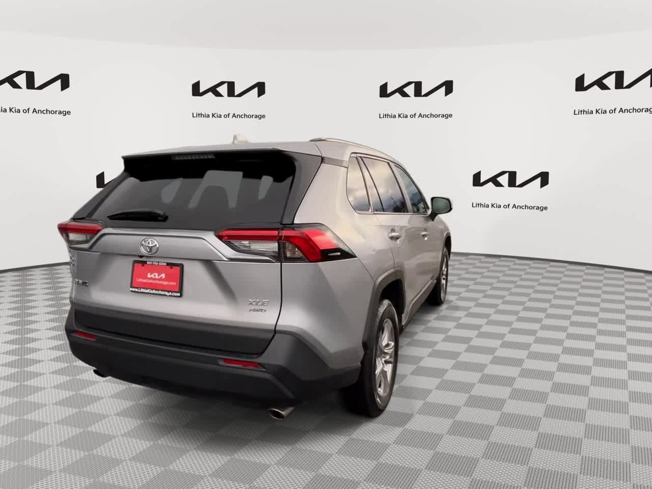 Used 2025 Toyota RAV4 XLE AWD/4WD image 7
