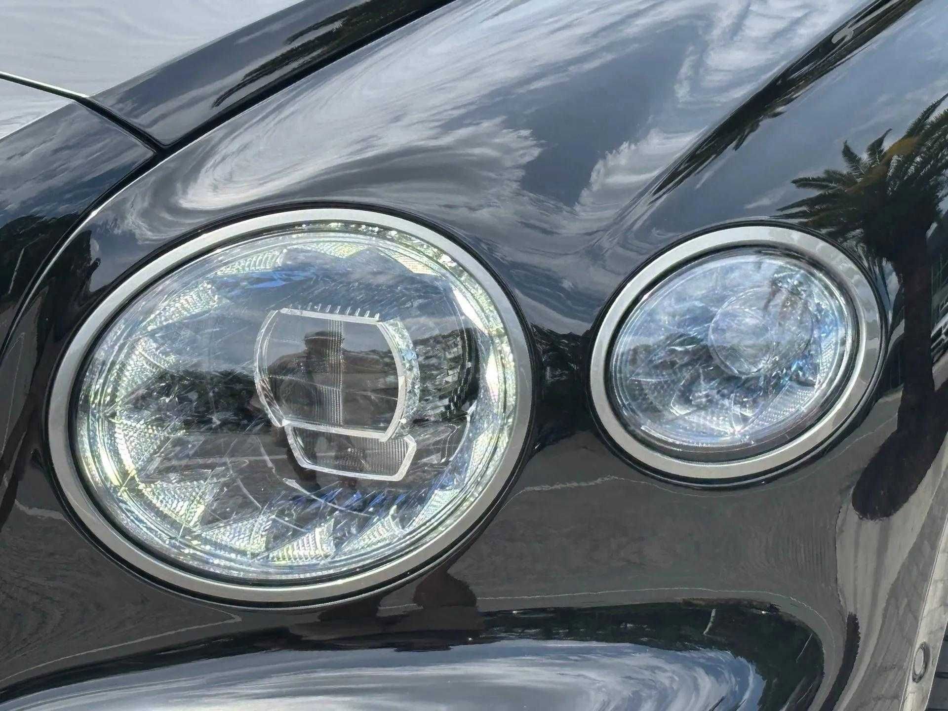 New 2025 Bentley Flying Spur Plug-In Hybrid image 14