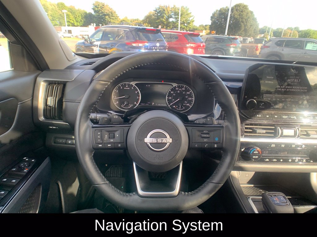 Used 2025 Nissan Pathfinder SL w/ SL Premium Package AWD/4WD image 18