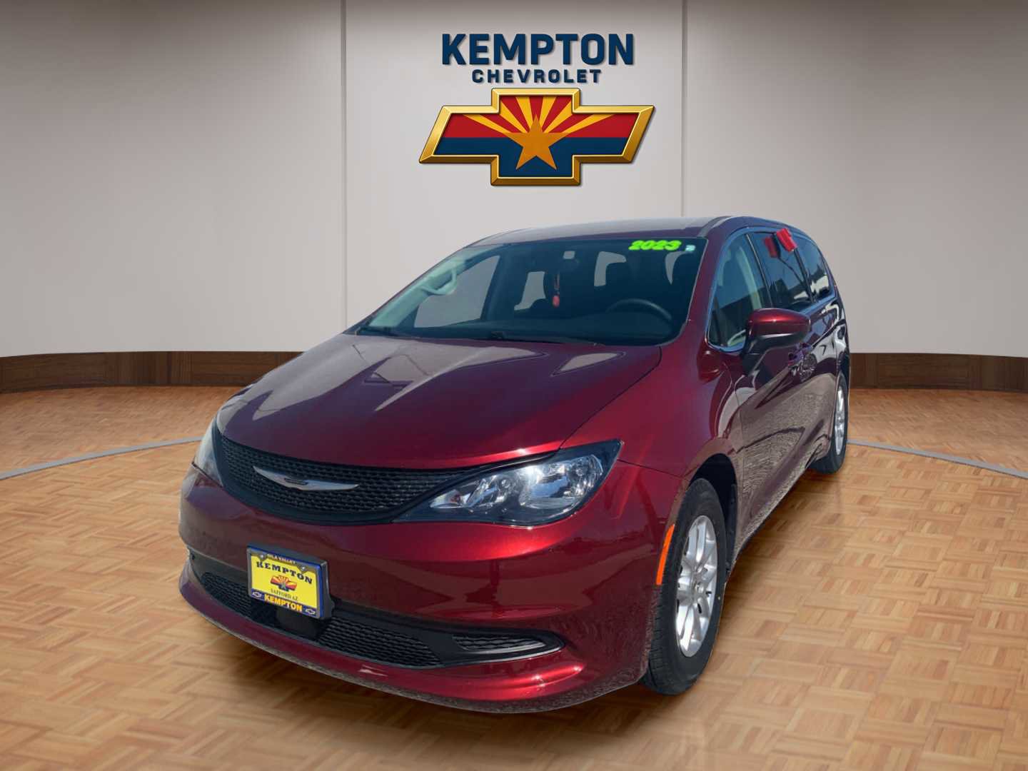 Used 2023 Chrysler Voyager LX image 2