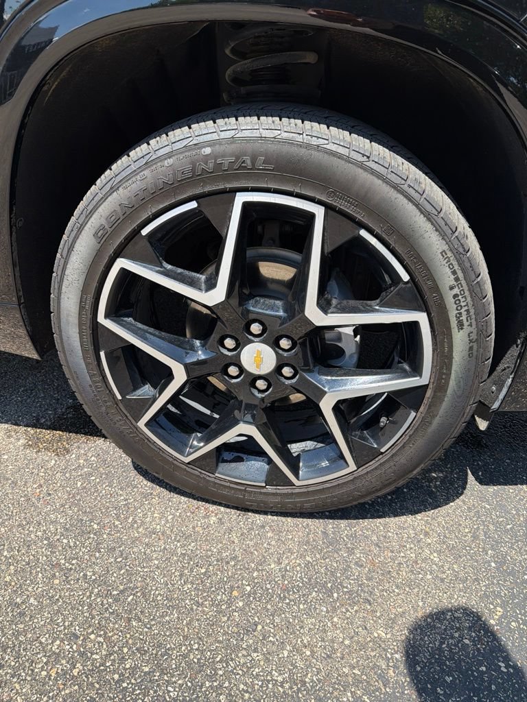 Used 2026 Chevrolet Traverse High Country w/ LPO, Floor Liner Package AWD/4WD image 6