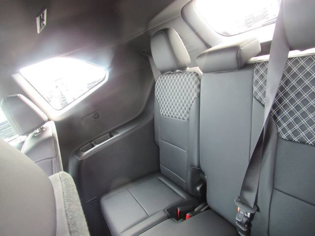 Certified 2025 GMC Acadia Denali w/ LPO, All-Weather Package AWD/4WD image 24