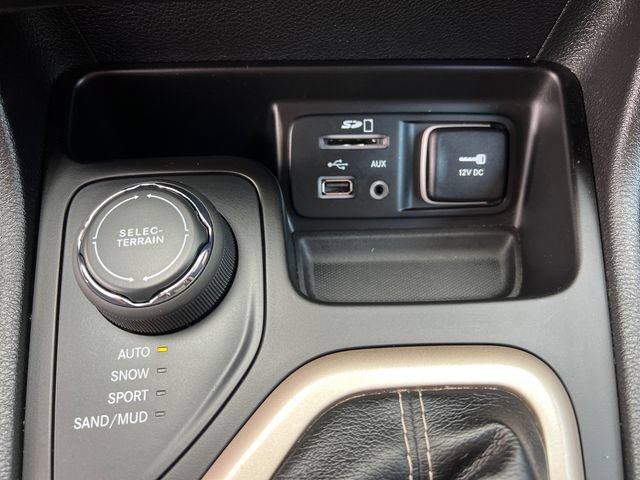 Used 2018 Jeep Cherokee Latitude w/ Altitude Package AWD/4WD image 20