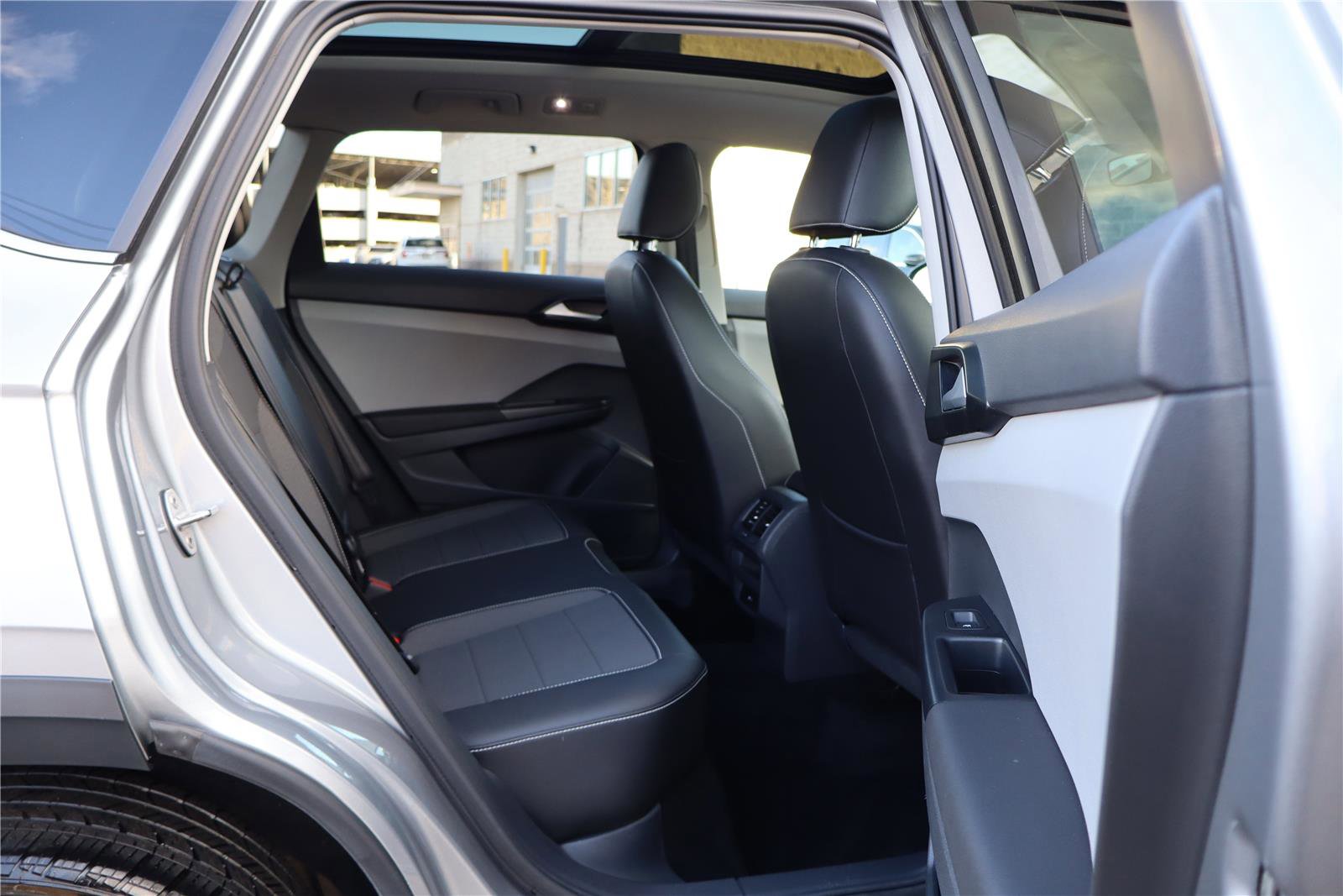 Certified 2023 Volkswagen Taos SE w/ Panoramic Sunroof Package image 32