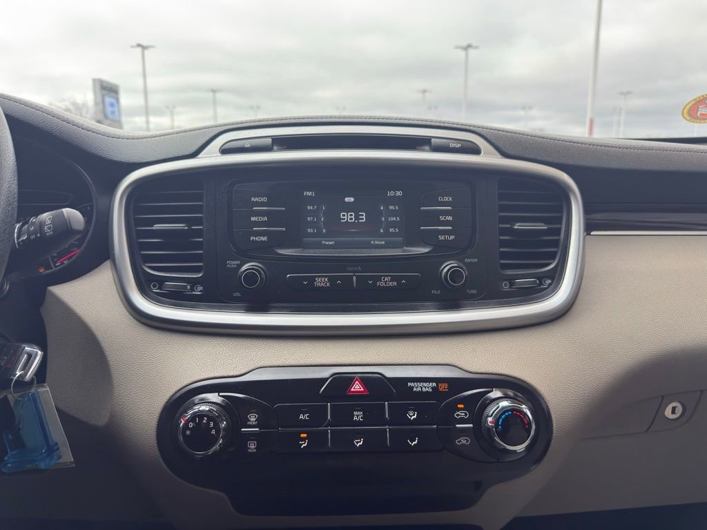 Used 2017 Kia Sorento LX image 17