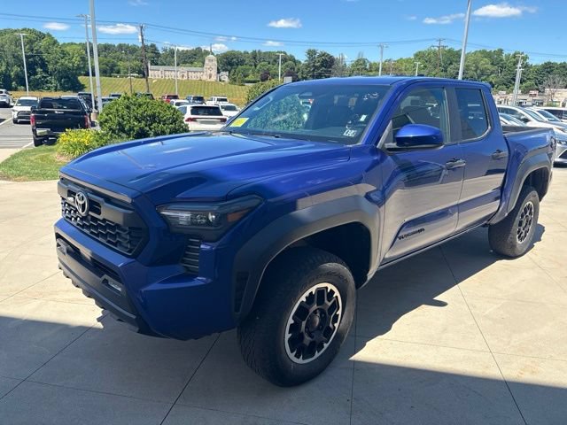 Used 2024 Toyota Tacoma TRD Off-Road AWD/4WD image 3