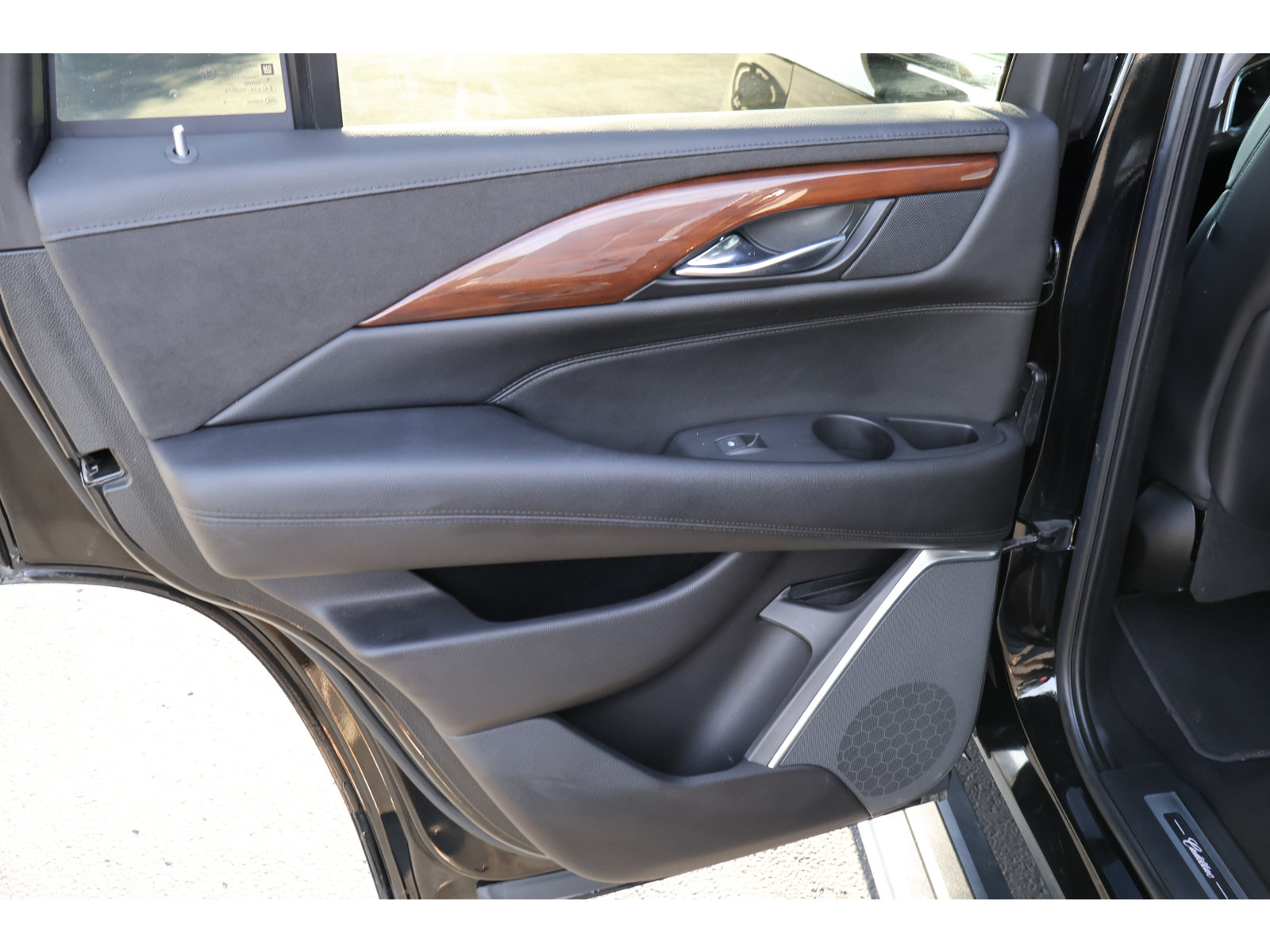 Used 2019 Cadillac Escalade Premium Luxury RWD image 22