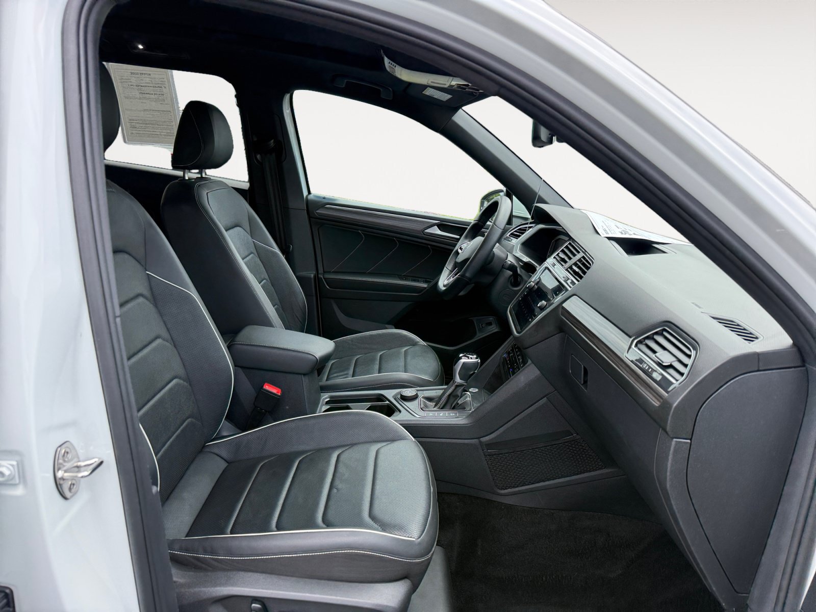 Certified 2023 Volkswagen Tiguan SEL R-Line AWD/4WD image 19