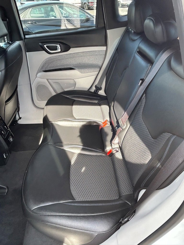 Used 2024 Jeep Compass Latitude image 13