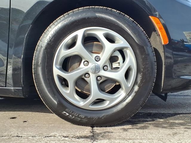 Certified 2023 Chrysler Pacifica Limited image 9