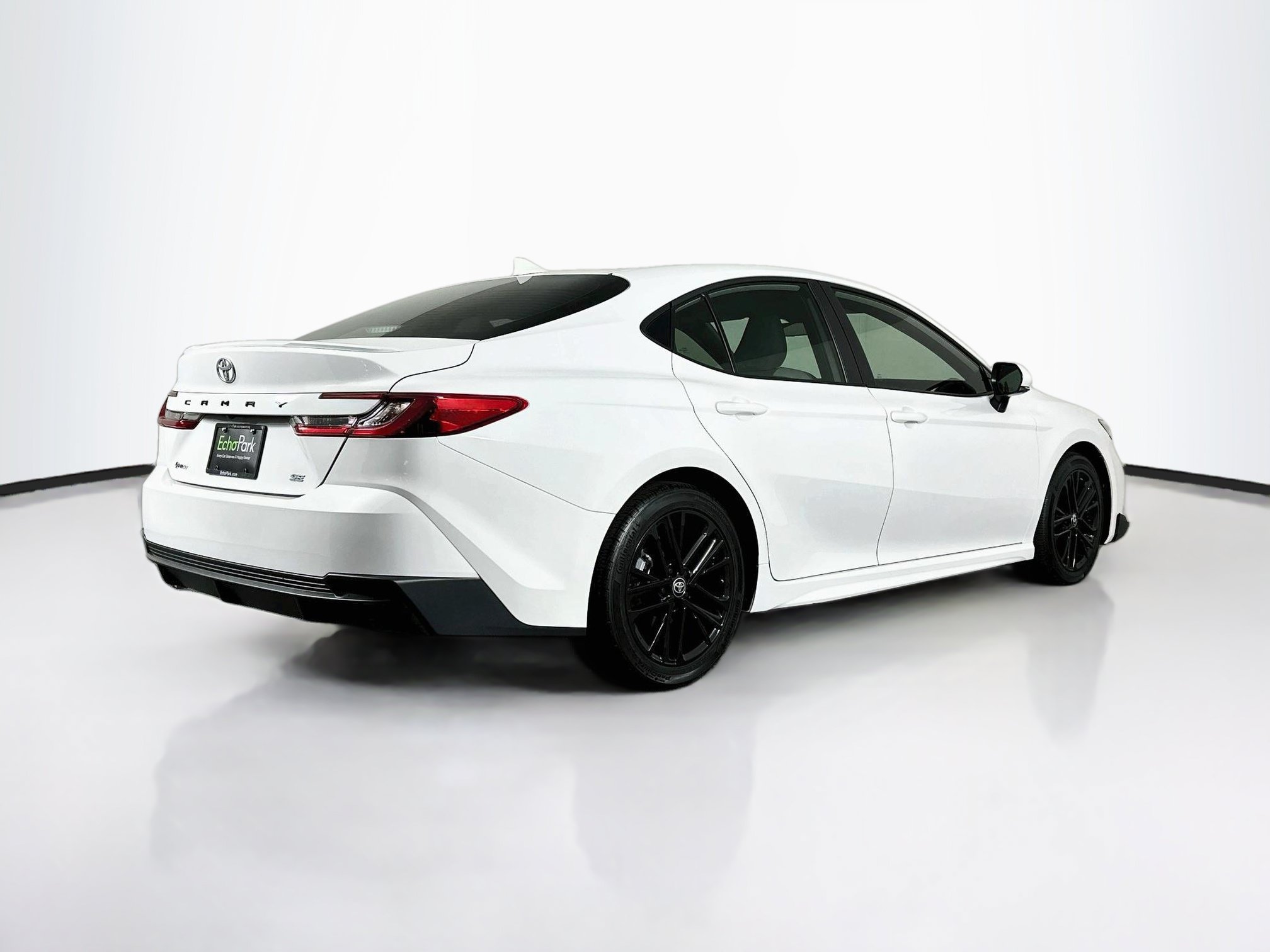 Used 2026 Toyota Camry SE w/ Convenience Package FWD image 9