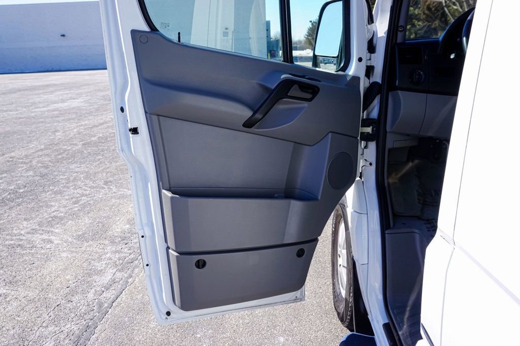 Used 2015 Mercedes-Benz Sprinter 2500 image 74