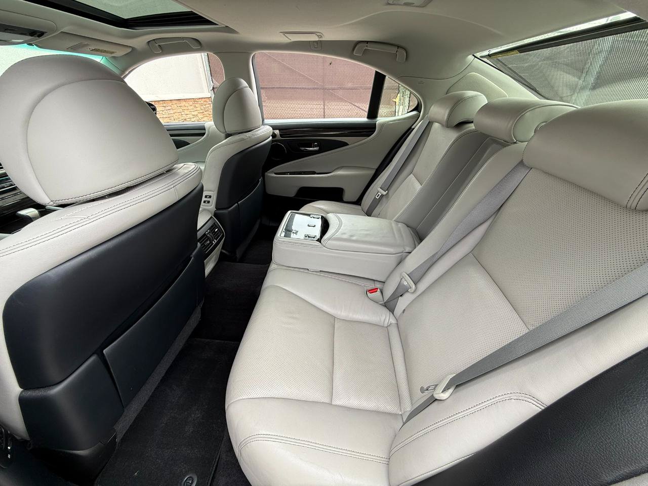 Used 2014 Lexus LS 460 AWD w/ Comfort Package image 29