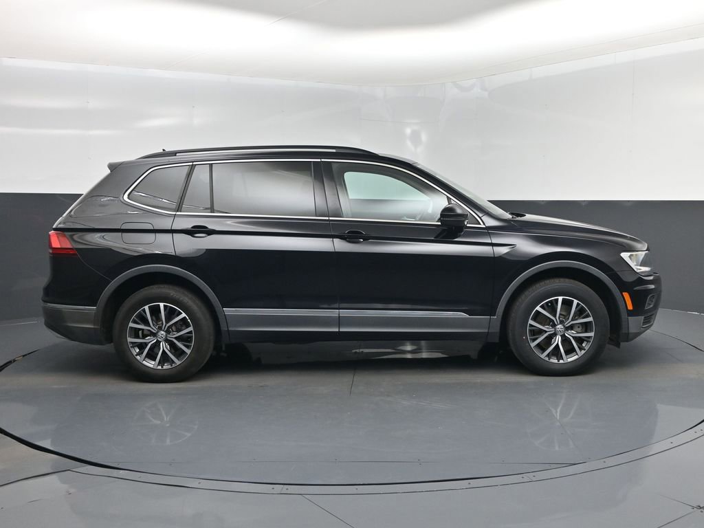Used 2018 Volkswagen Tiguan SE w/ Panoramic Sunroof Package AWD/4WD image 2