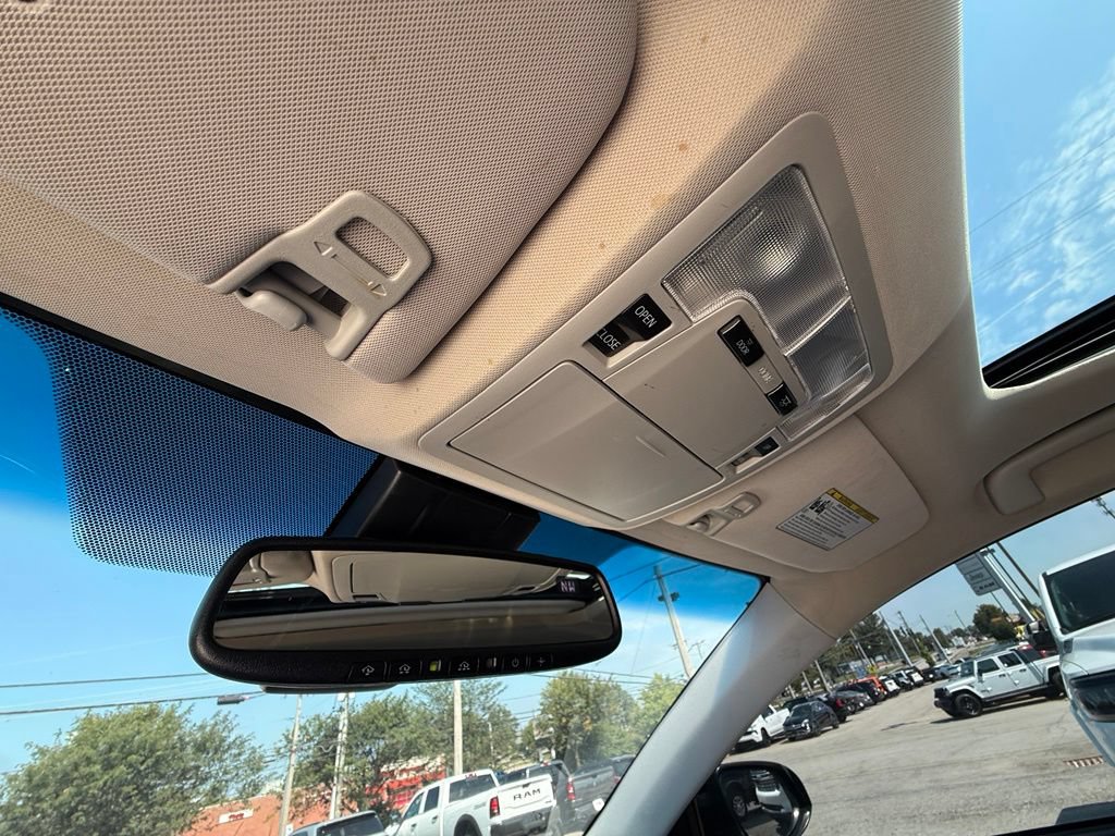 Used 2018 Toyota Avalon Touring w/ All Weather Liner Package FWD image 23