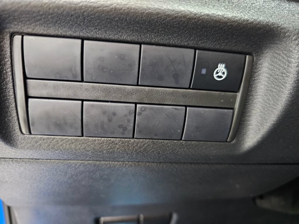 Used 2023 Nissan Kicks SR w/ SR Premium Package FWD image 23
