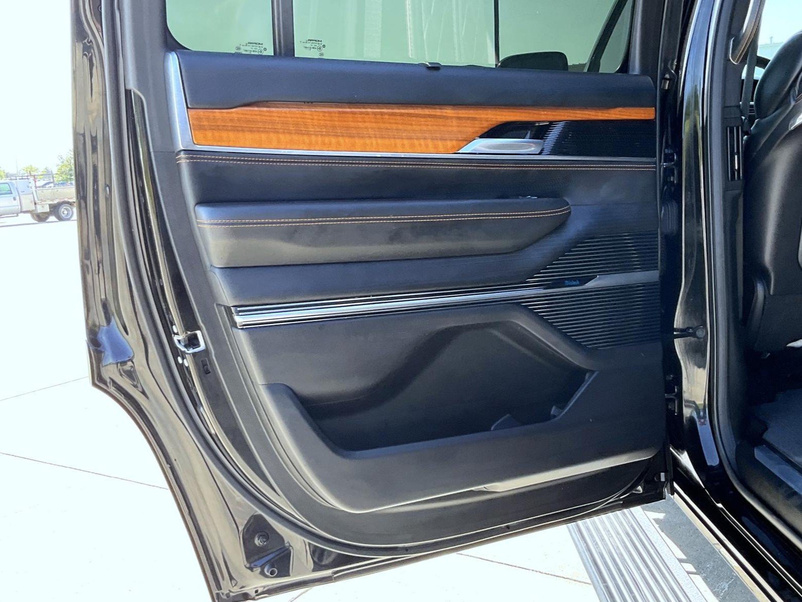 Used 2022 Jeep Grand Wagoneer Series III w/ Flexible Seating Group AWD/4WD image 23