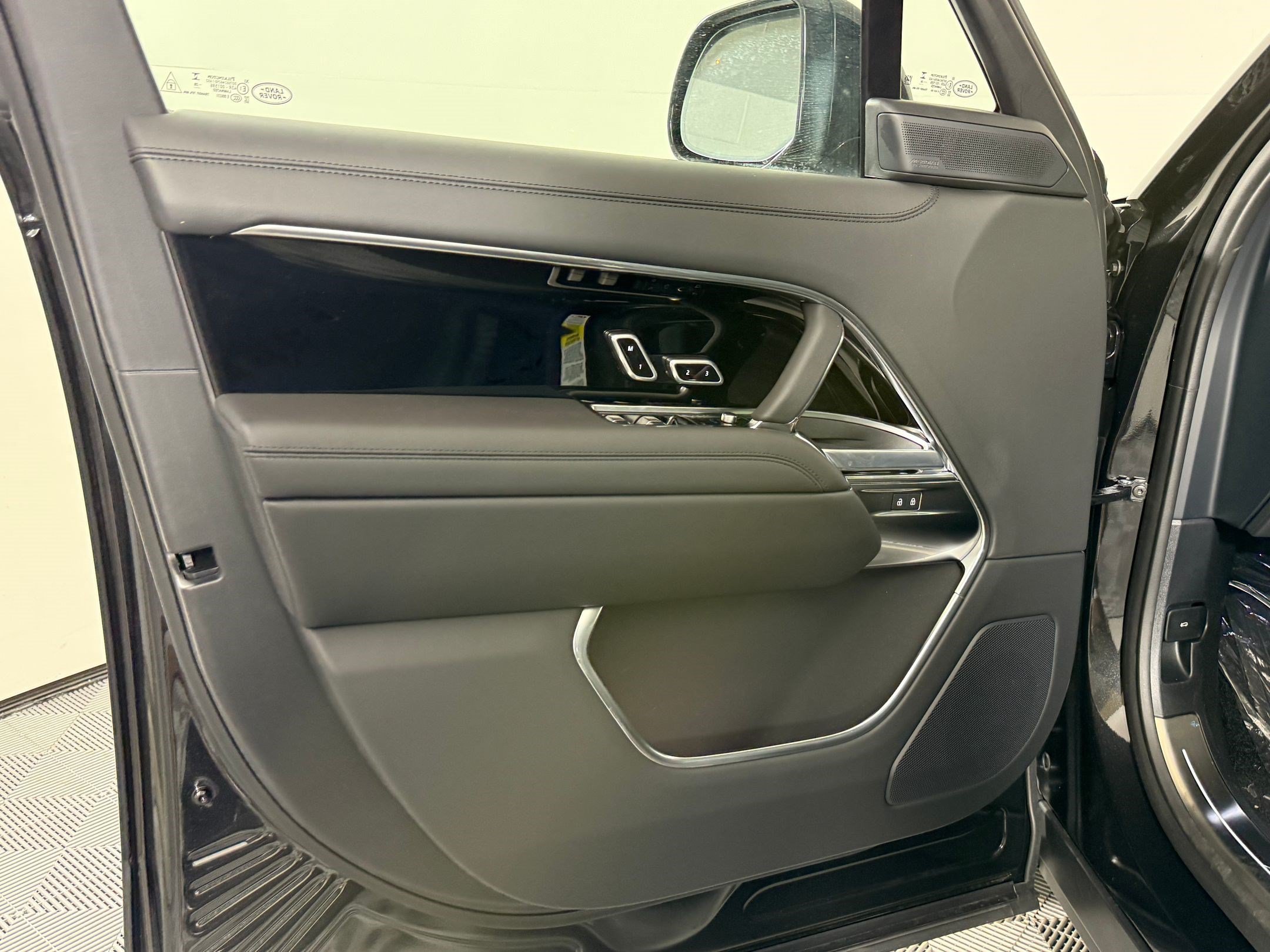 New 2026 Land Rover Range Rover SE AWD/4WD image 14