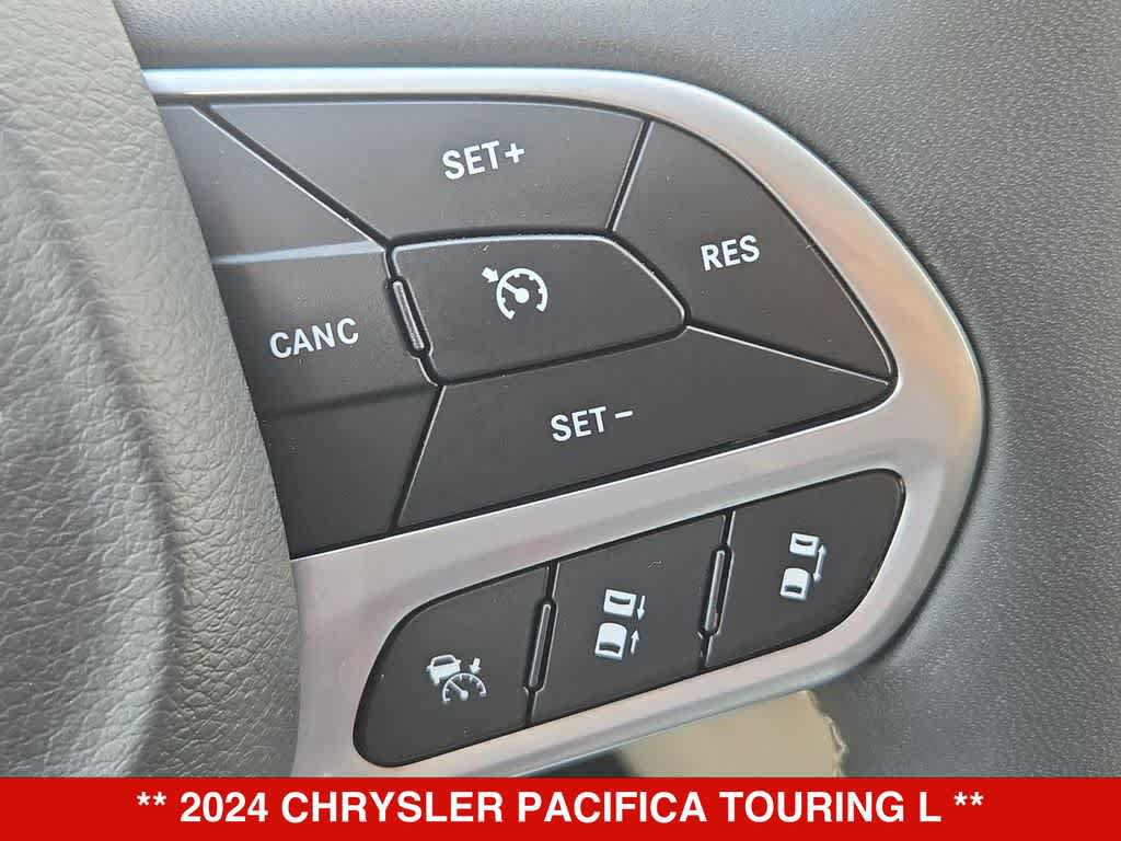 Used 2024 Chrysler Pacifica Touring-L FWD image 23