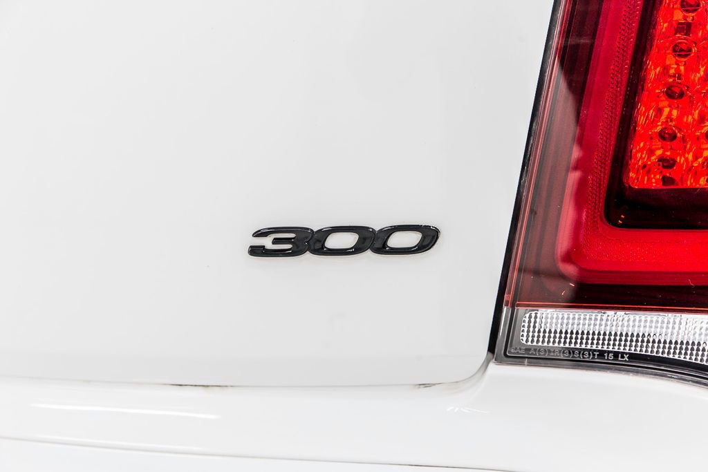 Used 2023 Chrysler 300 Touring w/ Sport Appearance Package image 7