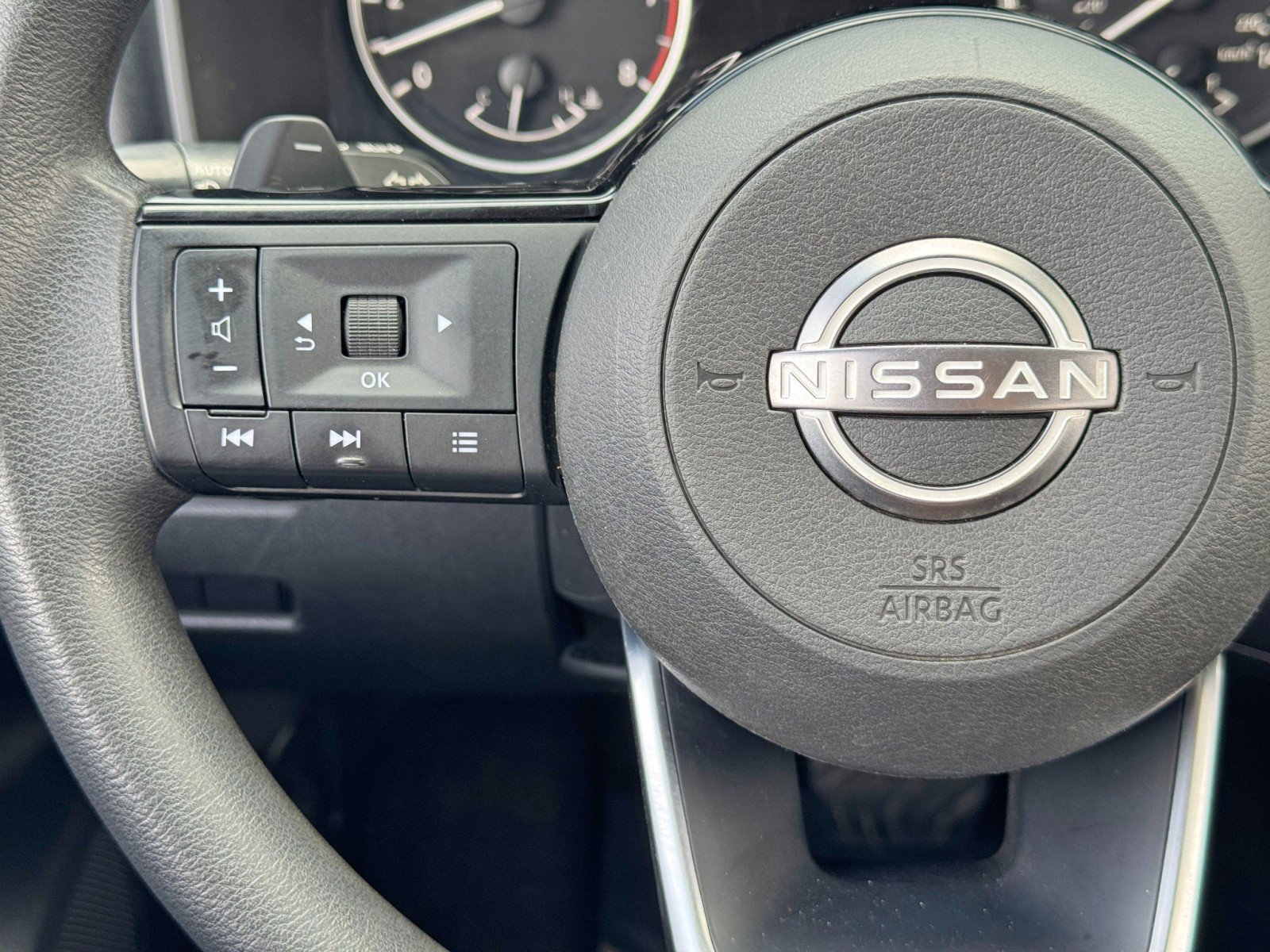 Used 2023 Nissan Rogue SV image 20