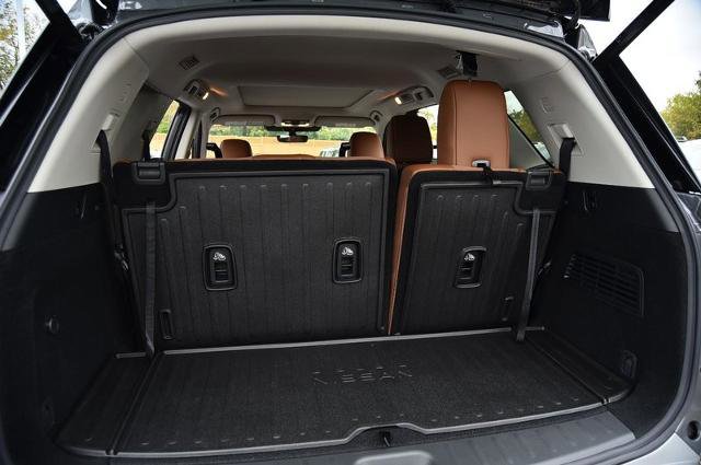 New 2025 Nissan Pathfinder Platinum w/ Cargo Package image 31