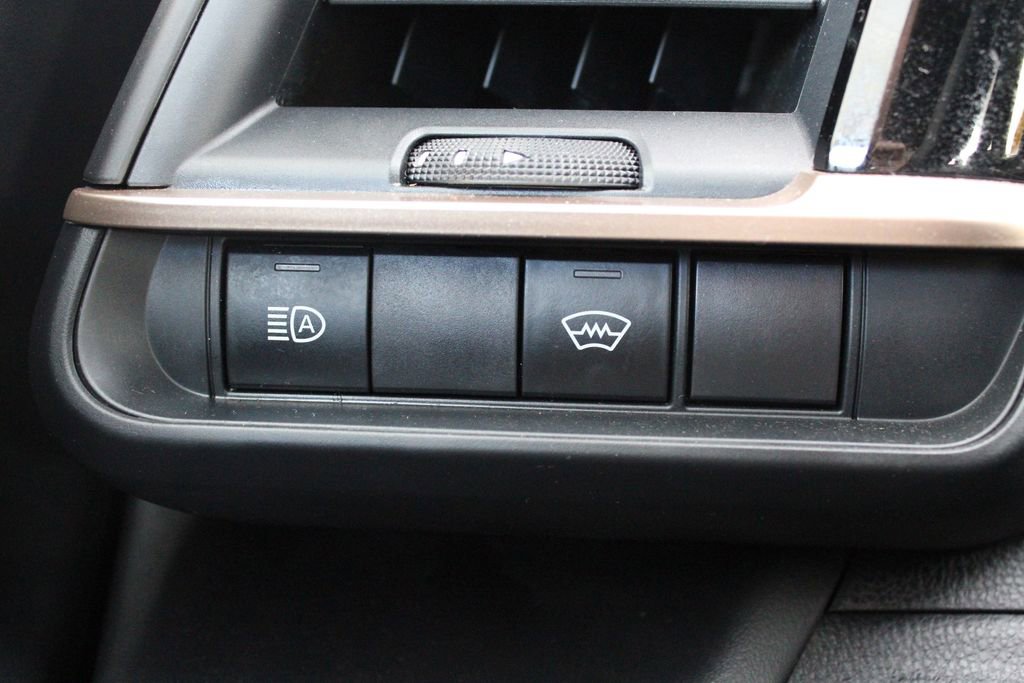 Certified 2023 Toyota Crown XLE image 26