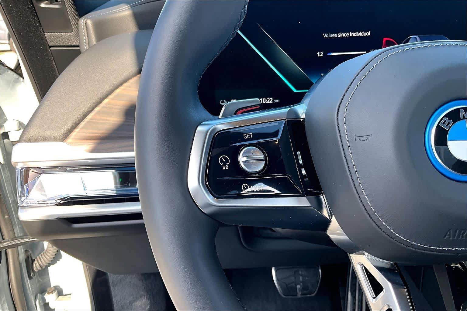 Used 2025 BMW i7 xDrive60 image 22