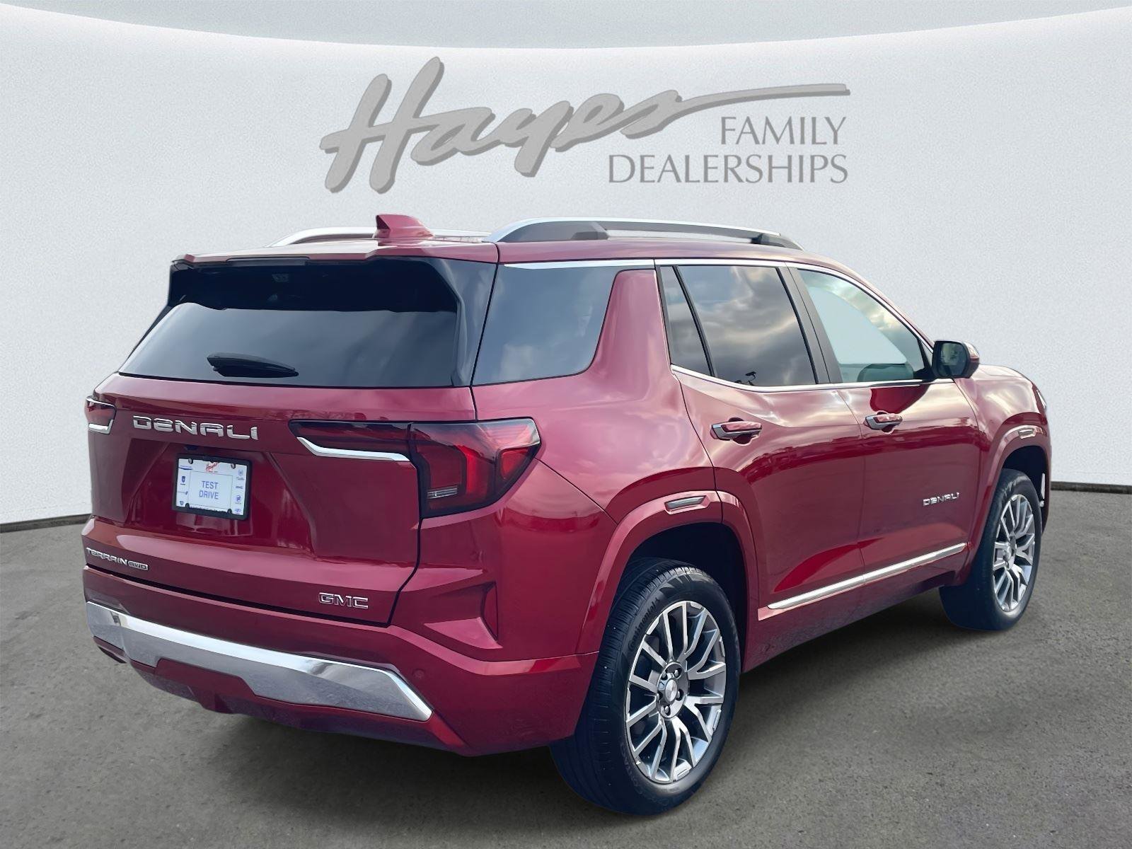 Used 2026 GMC Terrain Denali image 3