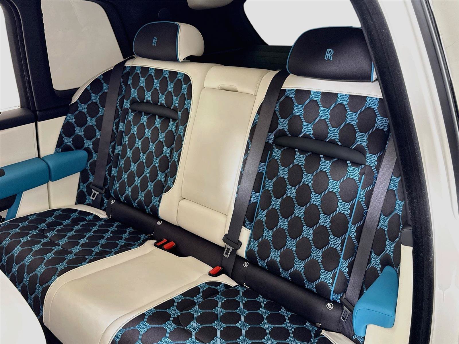 Used 2025 Rolls-Royce Cullinan AWD/4WD image 31
