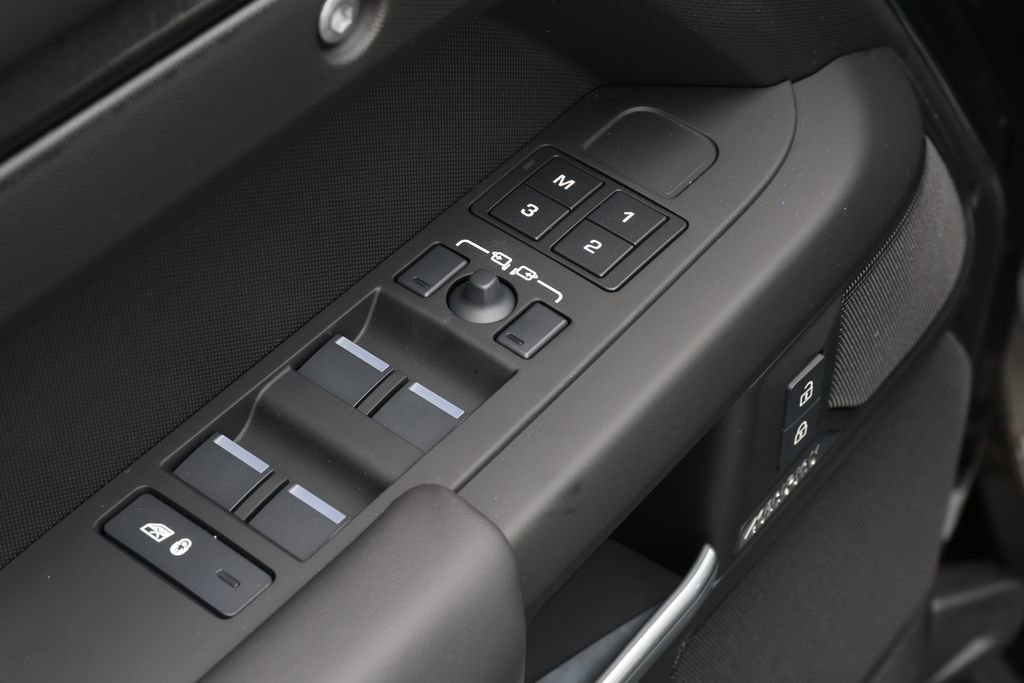 New 2026 Land Rover Defender 110 X-Dynamic SE AWD/4WD image 15