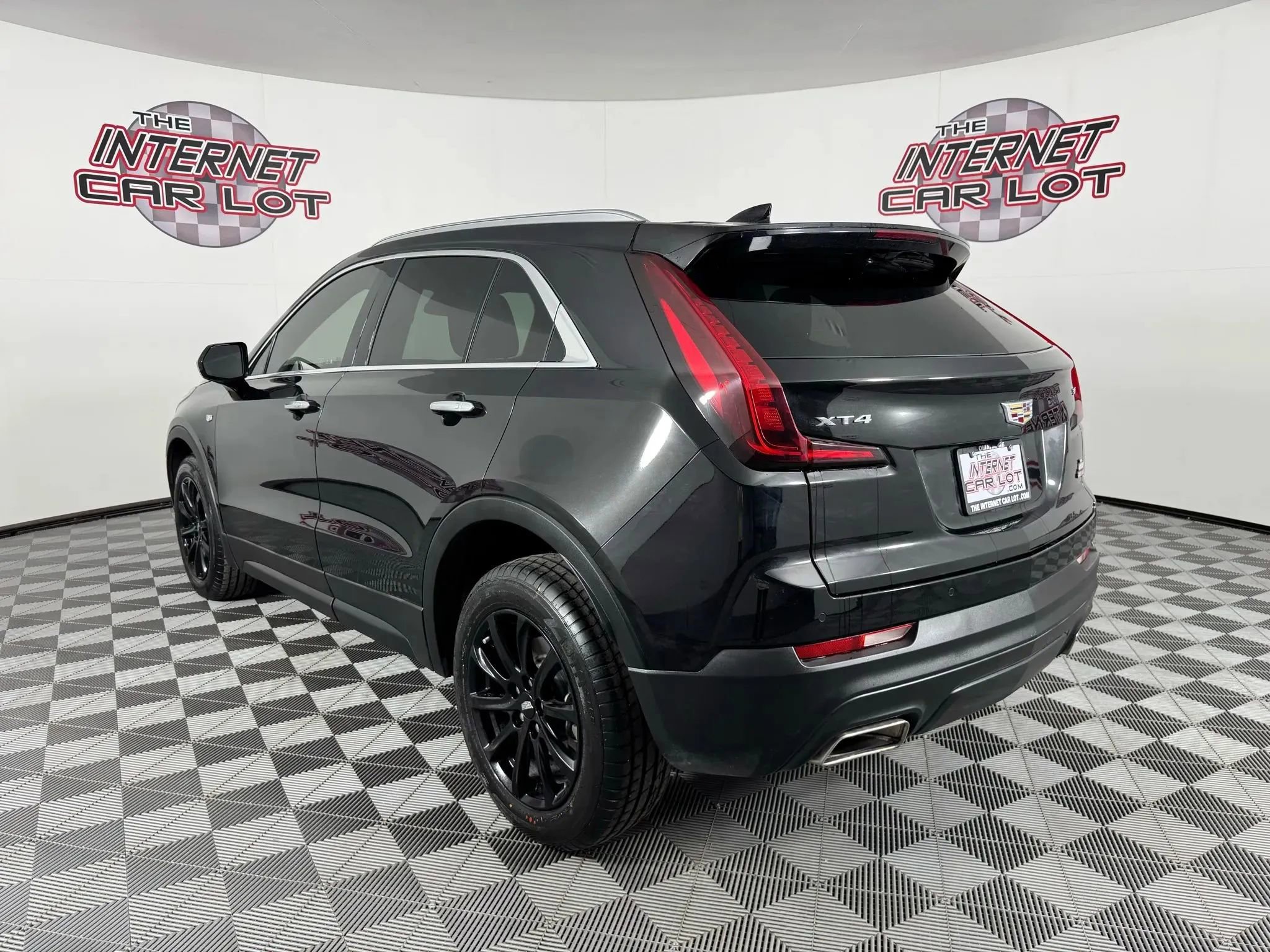 Used 2023 Cadillac XT4 Luxury w/ Cold Weather Package image 5