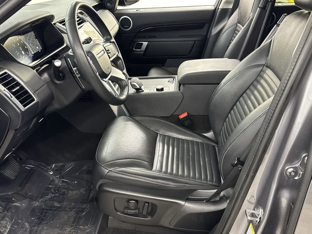 Used 2024 Land Rover Discovery S image 2