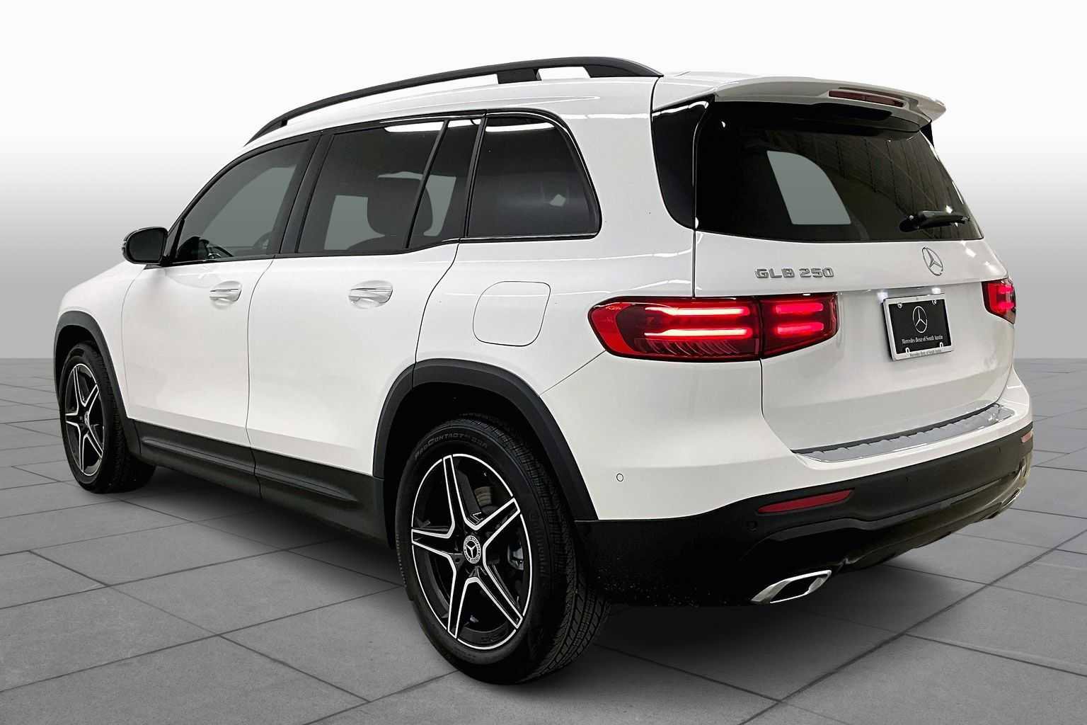 New 2026 Mercedes-Benz GLB 250 image 12